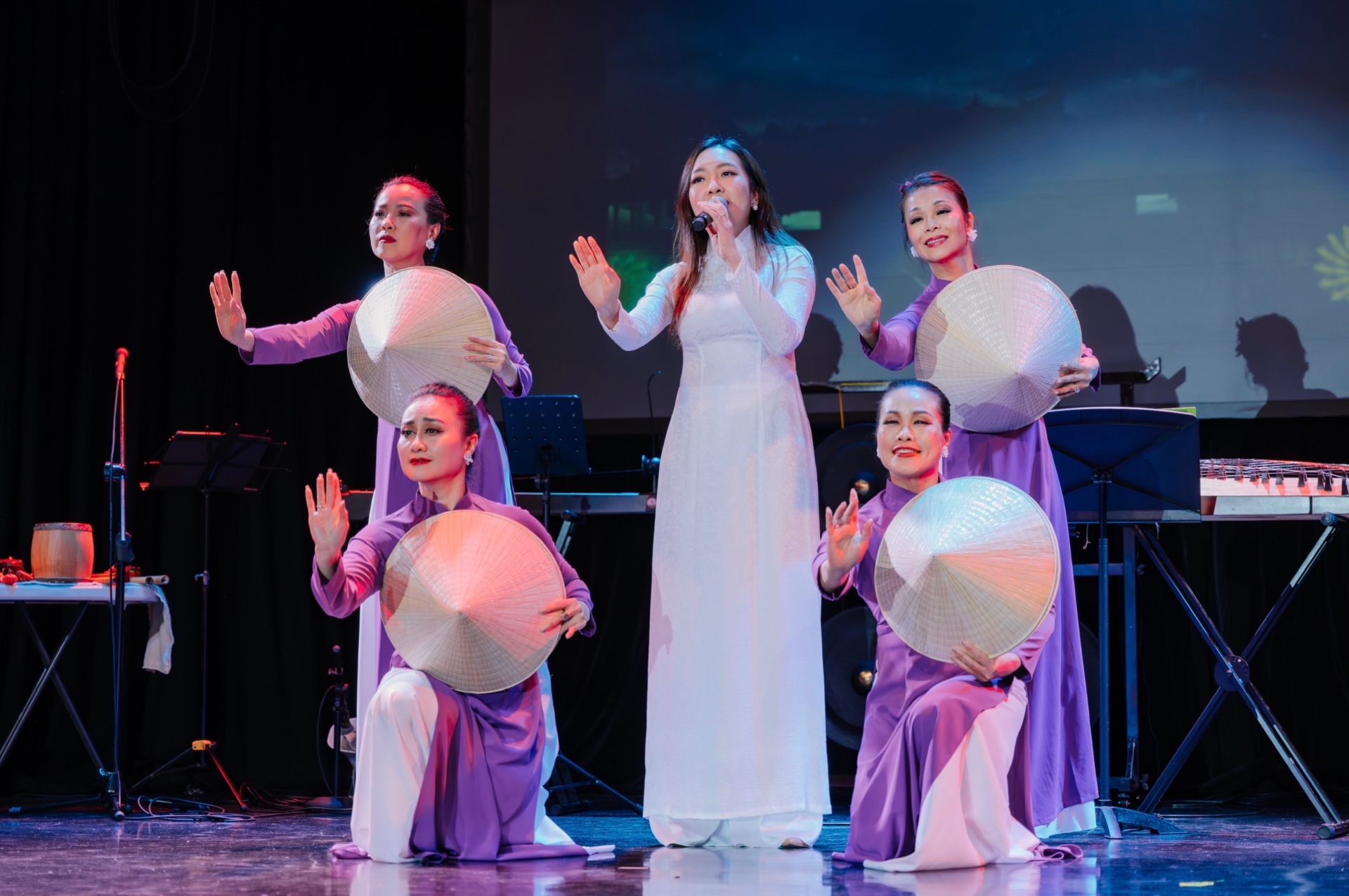 Tinh Tinh Tang performance 9