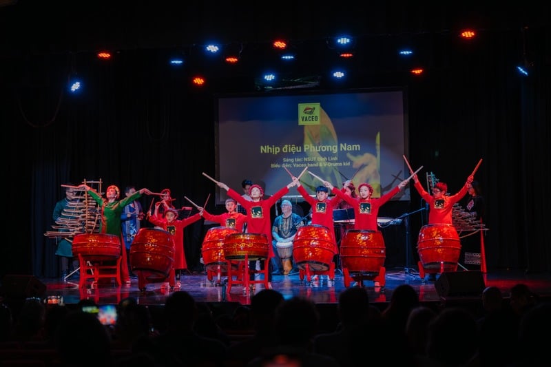 Tinh Tinh Tang performance 4